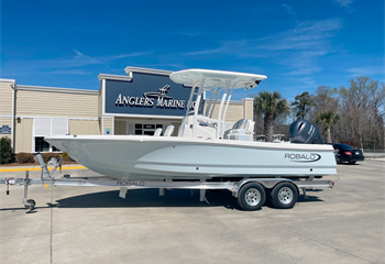 2024 Robalo 226 Cayman Ice Blue Boat